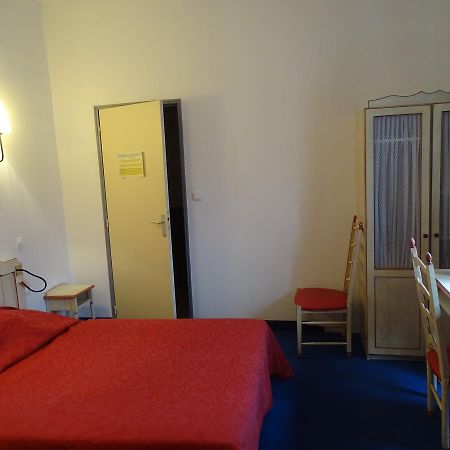 Hotel Restaurant Du Commerce La Gouesnière Εξωτερικό φωτογραφία