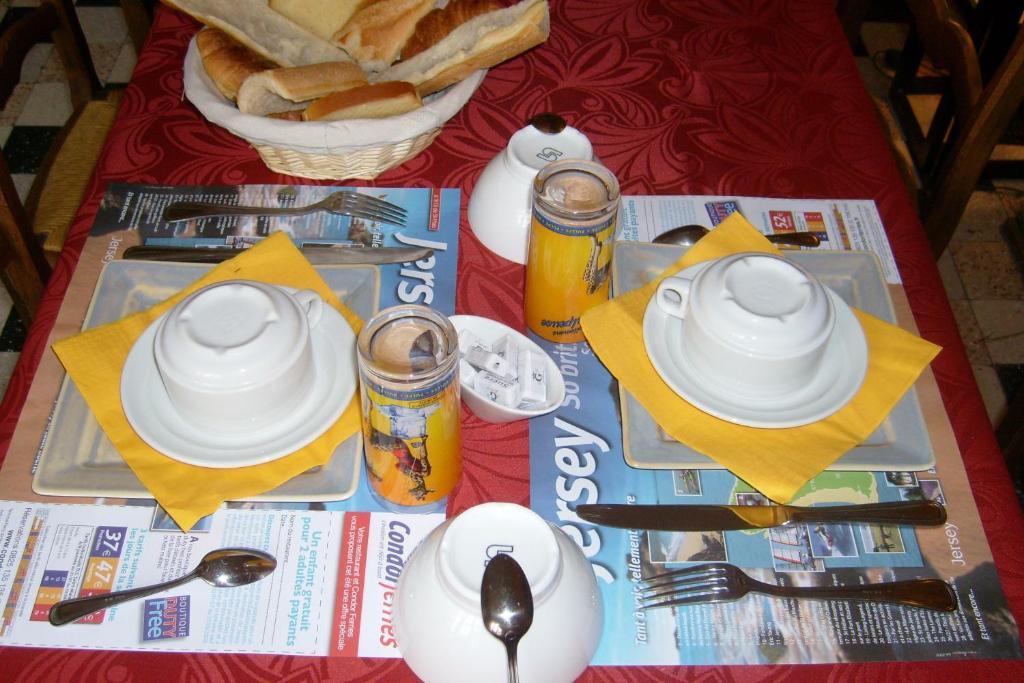 Hotel Restaurant Du Commerce La Gouesnière Εξωτερικό φωτογραφία
