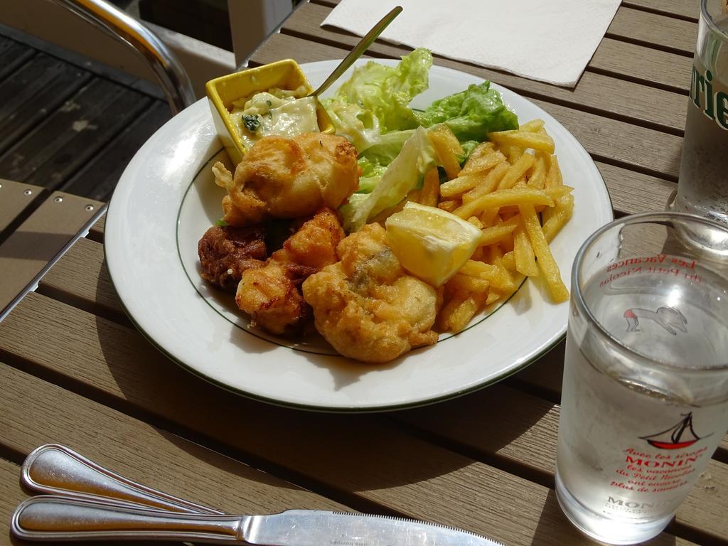 Hotel Restaurant Du Commerce La Gouesnière Εξωτερικό φωτογραφία
